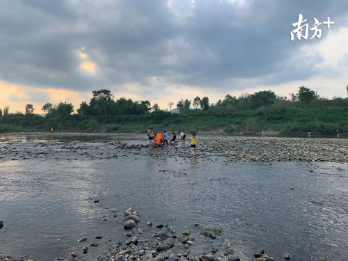 无人机巡河喊话，龙门志愿者防溺水宣传出新招