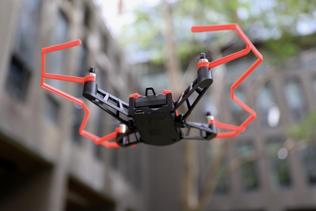 加点黑科技，「轻」松起飞——UDrone 意念无人机体验