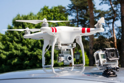 特朗普所乘专机险与无人机相撞：从「空军一号」右侧擦身而过