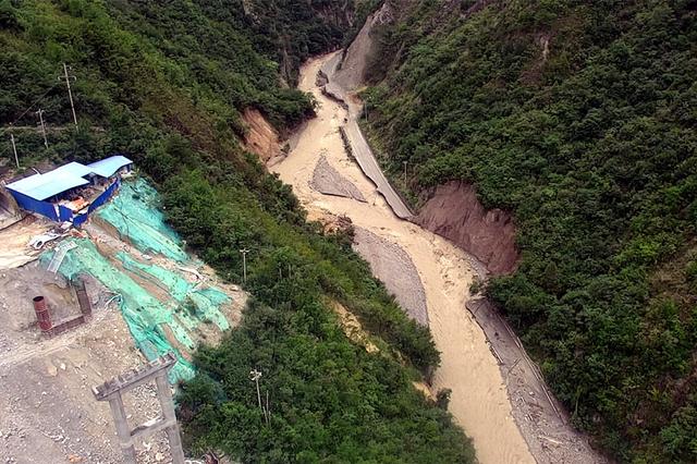 阿坝州使用无人机查勘道路险情