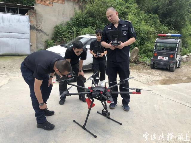 上学路上摔下山，宁波12岁男孩半悬空中6小时！民警愣了：3个月前我们出动无人机找过他……