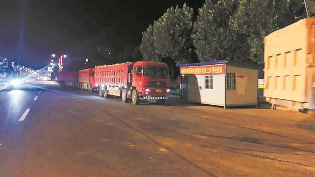 司机用无人机监控治超警车 交警将计就计查处13辆超载货车