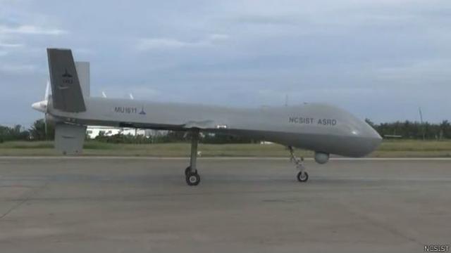 台军“防务自主”挫败！蔡英文来视察，台产无人机因故障无法升空