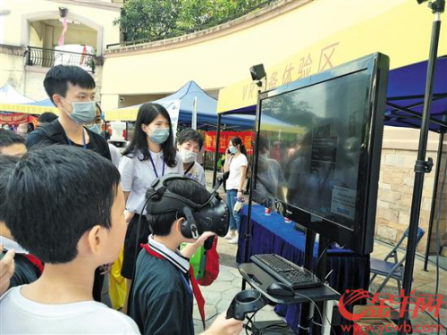 老人小孩共享科技“大餐” VR、无人机亮点多多 