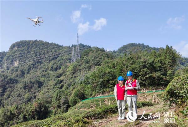 国网湖北检修公司：无人机自主巡航，揪出三峡电力外送线路“毫米级”缺陷