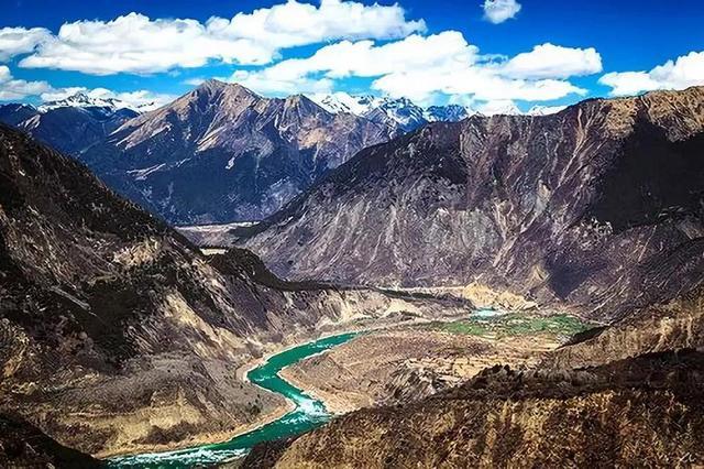 亚阿战场新变化，陆战之王在无人机面前毫无还手之力