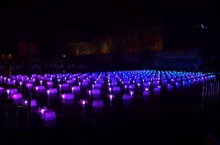 200架无人机重庆大学城空中编队玩“拼图”创意