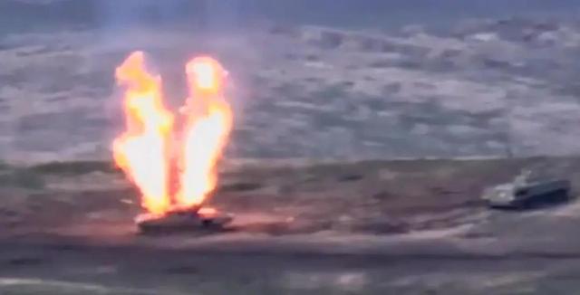 阿塞拜疆无人机再立大功，导弹瞄准亚美尼亚士兵堆，当场炸死17人