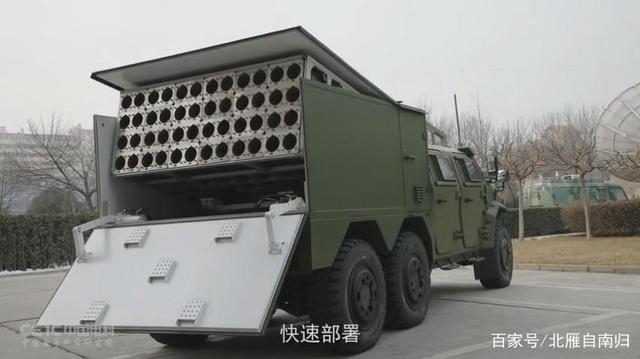 矛与盾之争，中国蜂群无人机才问世，美国展示“索尔”蜂群杀手