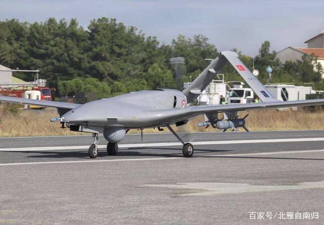 失去制空权有多可怕？阿塞拜疆无人机见人就炸，地面尸横遍野