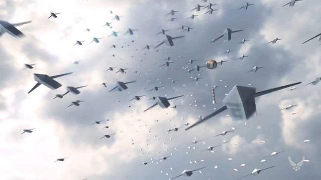 国产蜂群无人机系统亮相，200架齐发铺天盖地，歼20化身“蜂王”