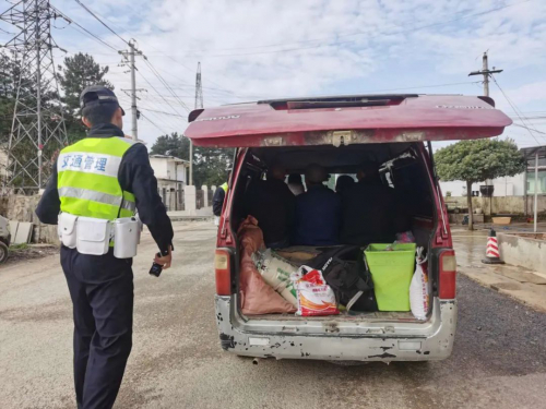 无人机“从天而降”， 农村超员车无处可逃