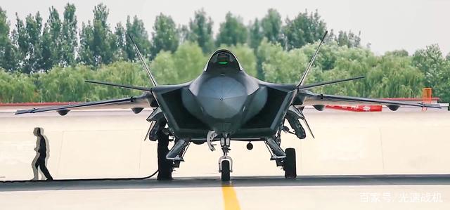 来了！双座歼20专项攻关，指挥无人机作战，堪称五代半并非教练机