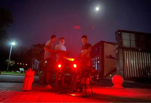 大疆农业服务下乡记：昼夜服务，保险+保修让植保无人机不怕炸机