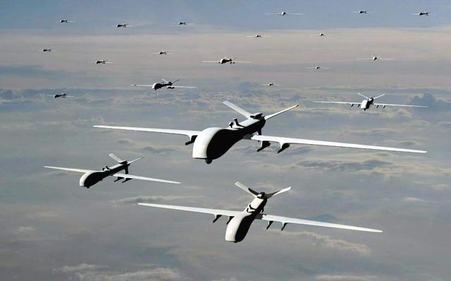 中国试射48架无人机蜂群，美国立刻拿出64联装导弹，谁更胜一筹？