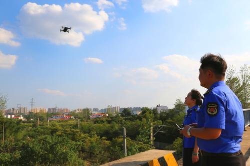 「建筑界」将违法建设行为有效遏制在萌芽状态，无人机助力查违建