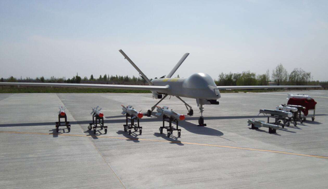 顺应时代发展，解放军培训无人装备操作队伍，坚决打赢新时代战争