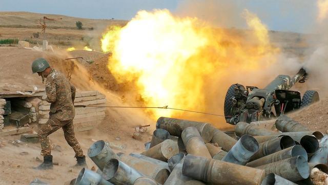 纳卡天空中的阴影：无人机暴捶亚美尼亚地面部队！时代变了？