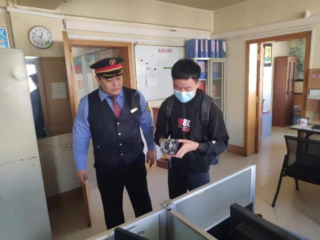 旅客大意丢无人机 列车长火速帮忙寻回