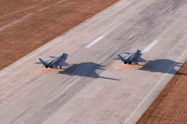 达拉克会谈结束后，卫星图像曝光，大批歼20与攻击无人机完成部署