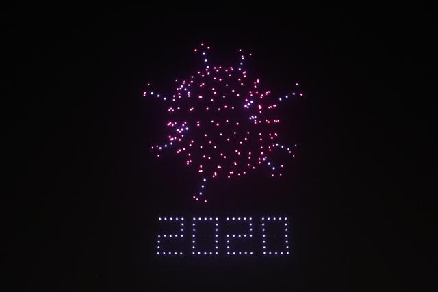 韩国首尔上演无人机灯光秀