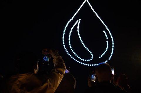 昆明夜空上演无人机表演