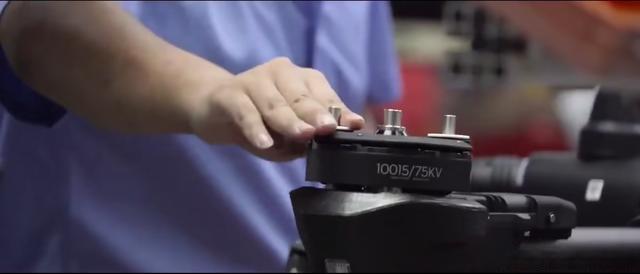 直击工厂现场，让我们看看无人机蜂群战术是如何出现的