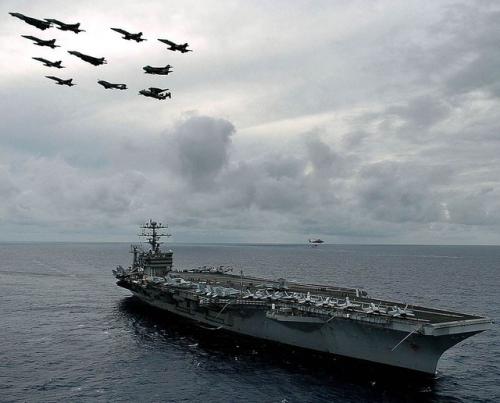 伊朗造 “土航母 ”对付海盗，可搭载8架无人机，甚至还有反舰导弹