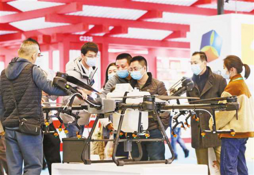 无人机升空播种 智能机施肥浇水——农交会上“黑科技”颠覆你对农业传统印象