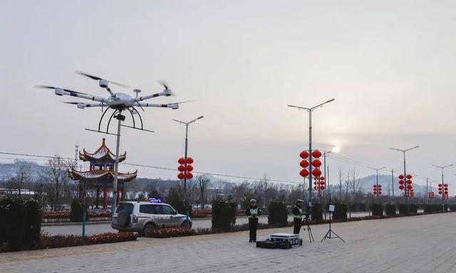 高空执勤！华亭交警无人机上线啦！