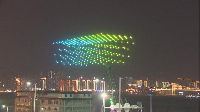 炫！无人机灯光秀点亮万州夜空