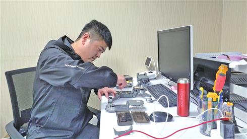 新职业保障产业“健康” 无人机也有“专职医生”