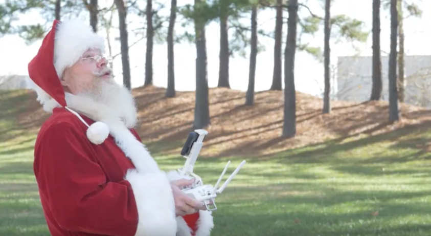圣诞老人新坐骑-无人机空投礼物，安全须知！