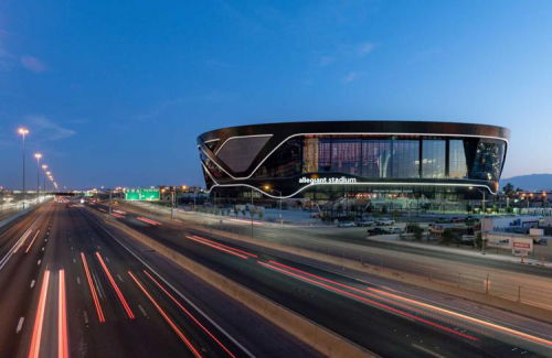 无人机坠入Allegiant体育场，造成数千美元的损失