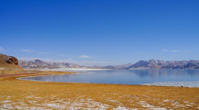 静美的冬格措纳湖