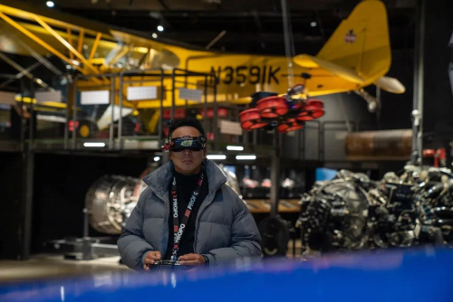 无人机、穿越机，将兴趣“玩”成新事业