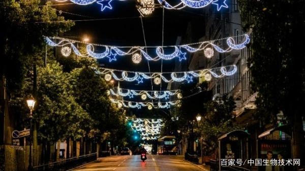 希腊加强节假日期间抗疫巡查力度 出动直升机无人机进行高空巡逻