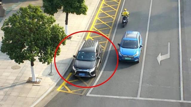 高能！江门交警启用无人机巡航执勤！发现不文明行为将会……