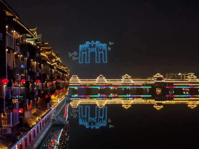 美爆了！湖南怀化某县千只无人机展示表演效果，让人大饱眼福！