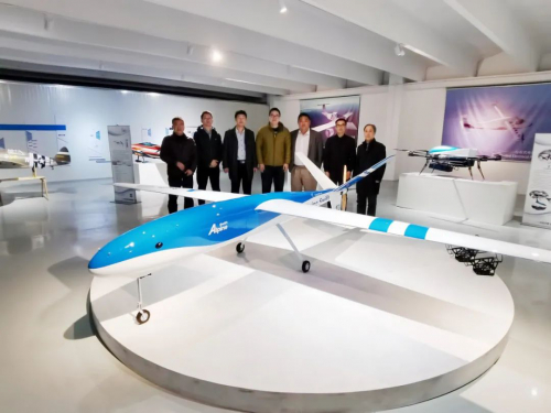 中国商飞考察氢航科技，共推氢动力航空发展