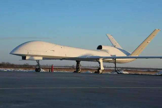 我国WJ-700武装侦察无人机首飞成功