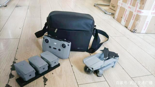 公交人连续20分钟搜寻 帮乘客寻回无人机