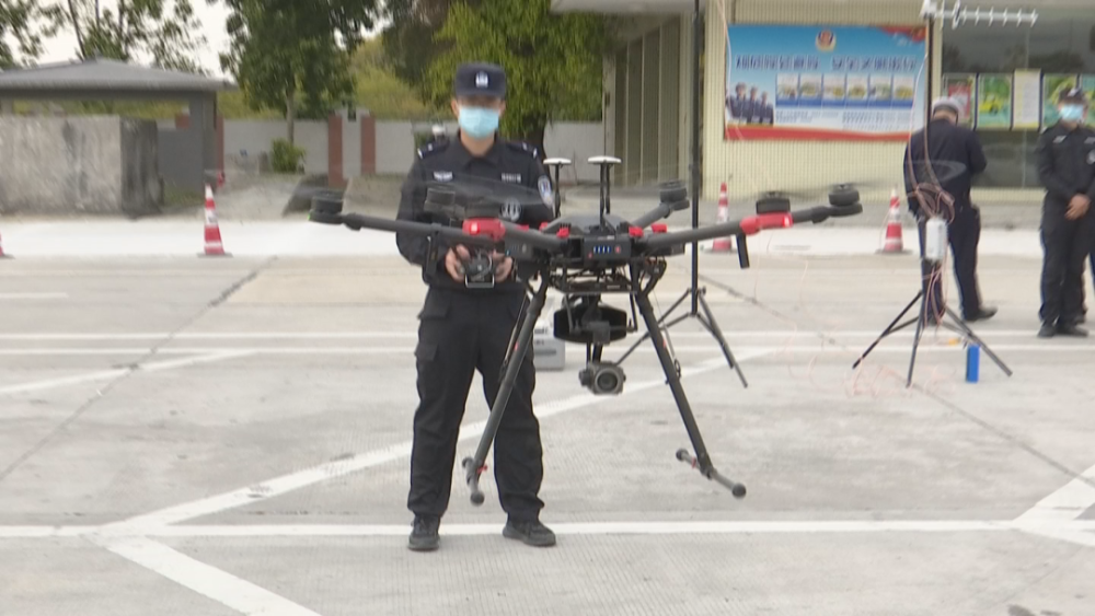 请一定安全文明行驶！因为“空中喊话”模式已启动…