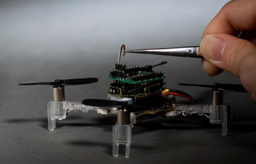 具备气味探测的“飞蛾”无人机