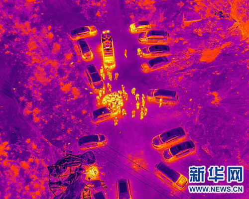 58人荒郊赌博 警方用无人机“定点”抓捕