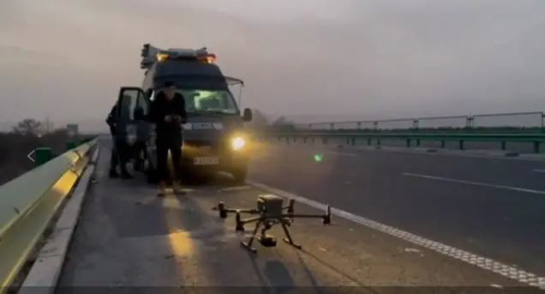 呼和浩特公安局运用无人机打击野外流动赌场，缴获赌资40余万元