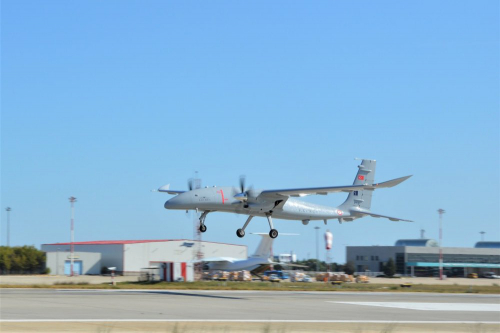 土耳其新型无人机动力强悍 航程5千公里 可空中发射巡航导弹