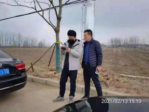 “铁脚板+无人机”！巡查工地扬尘管控落实情况