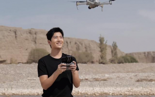 杨洋的无人机试飞初体验视频公开 易受惊吓的咩咩不要太可爱