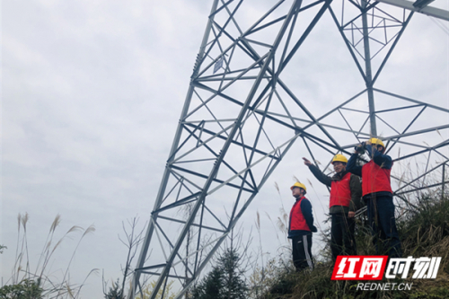 国网湖南输电检修公司：无人机精巡助力春节保电圆满完成